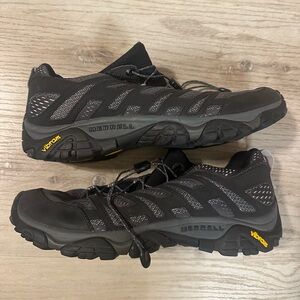 Merrell Men’s Hiking shoes Moab 2 in black and gray size 11